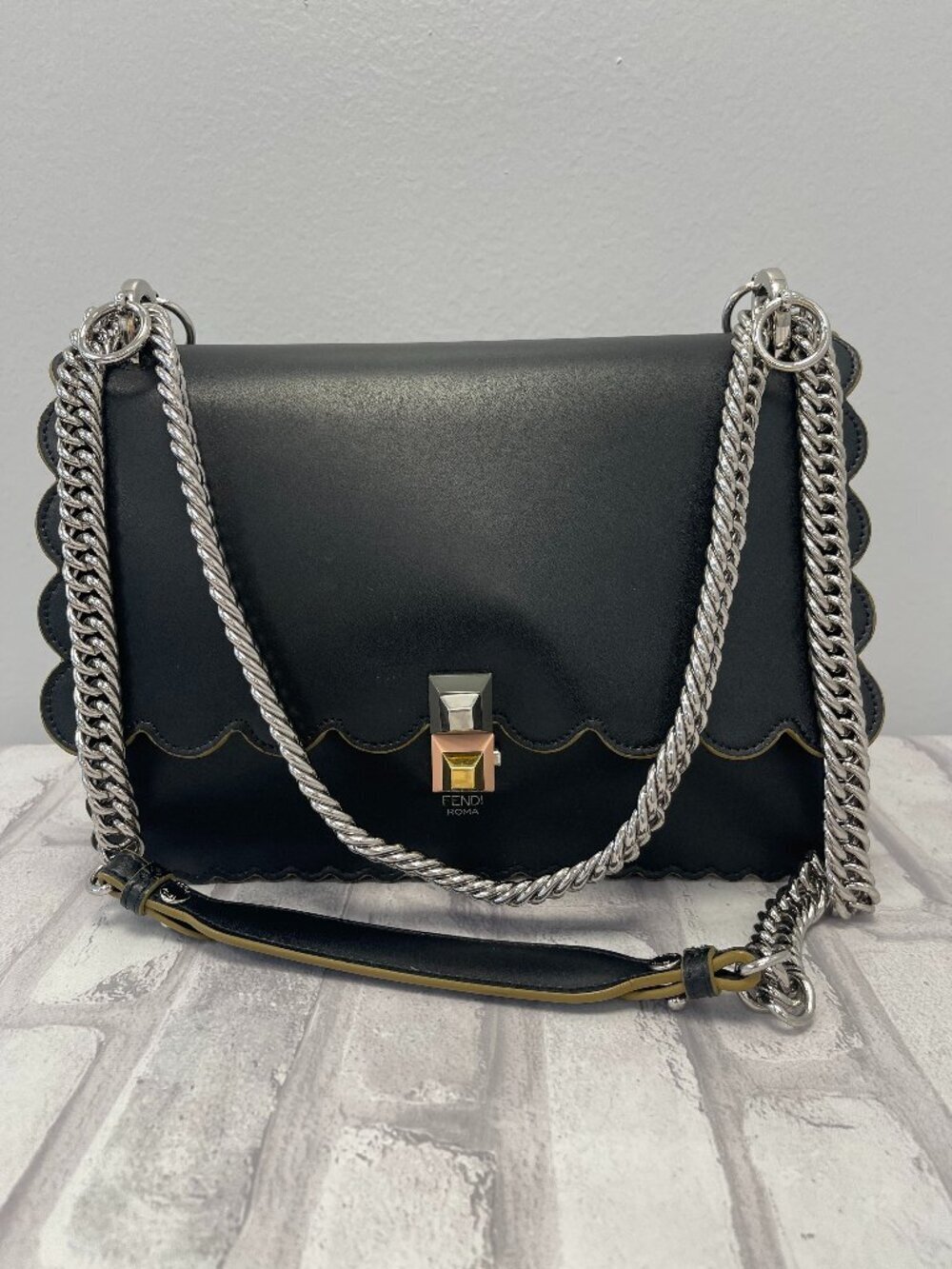 Fendi Kan I Medium Shoulder Bag in Black - Preowned